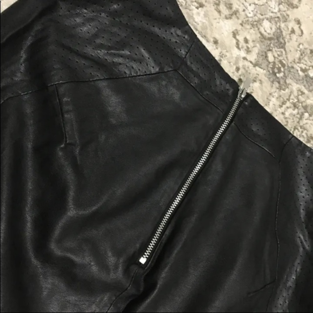 H & M faux leather skirt - Picture 3 of 4